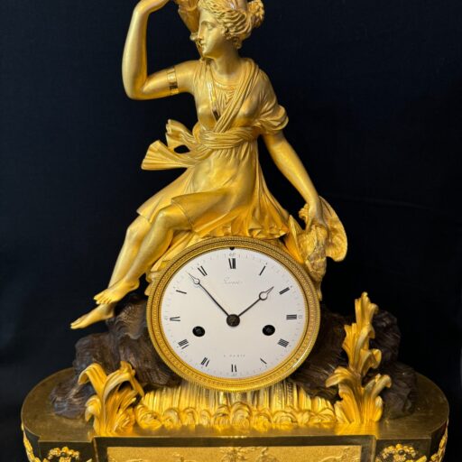 Grande pendule empire ''diane chasseresse'' en bronze doré