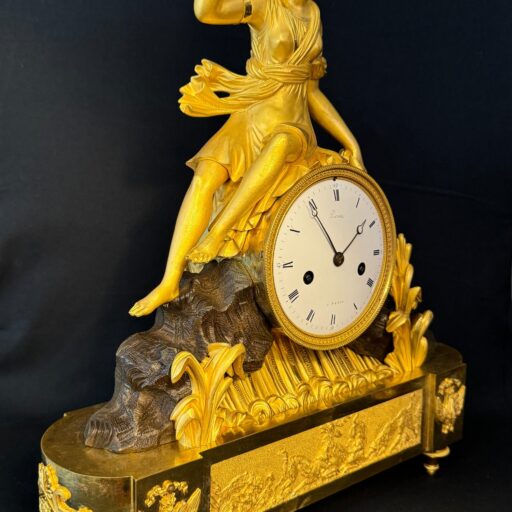 Grande pendule empire ''diane chasseresse'' en bronze doré