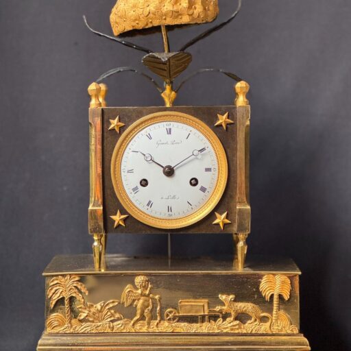 Pendule en bronze doré dite à l’Hortensia – Époque Empire