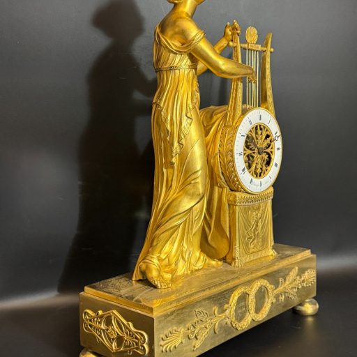 Pendule empire en bronze doré "muse à la lyre" allégorie de la musique