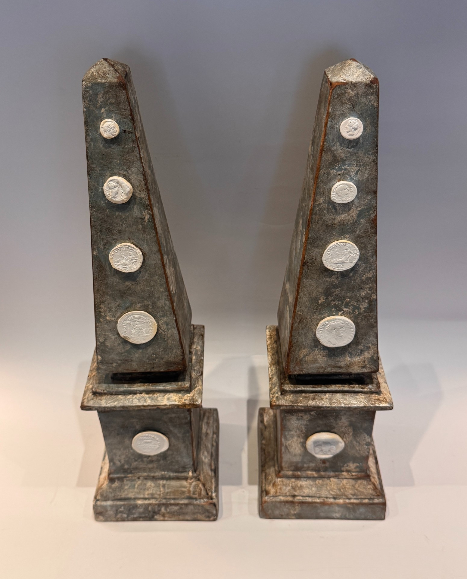 Paire d’obélisques aux intailles à l’antique du Grand Tour – Image 3