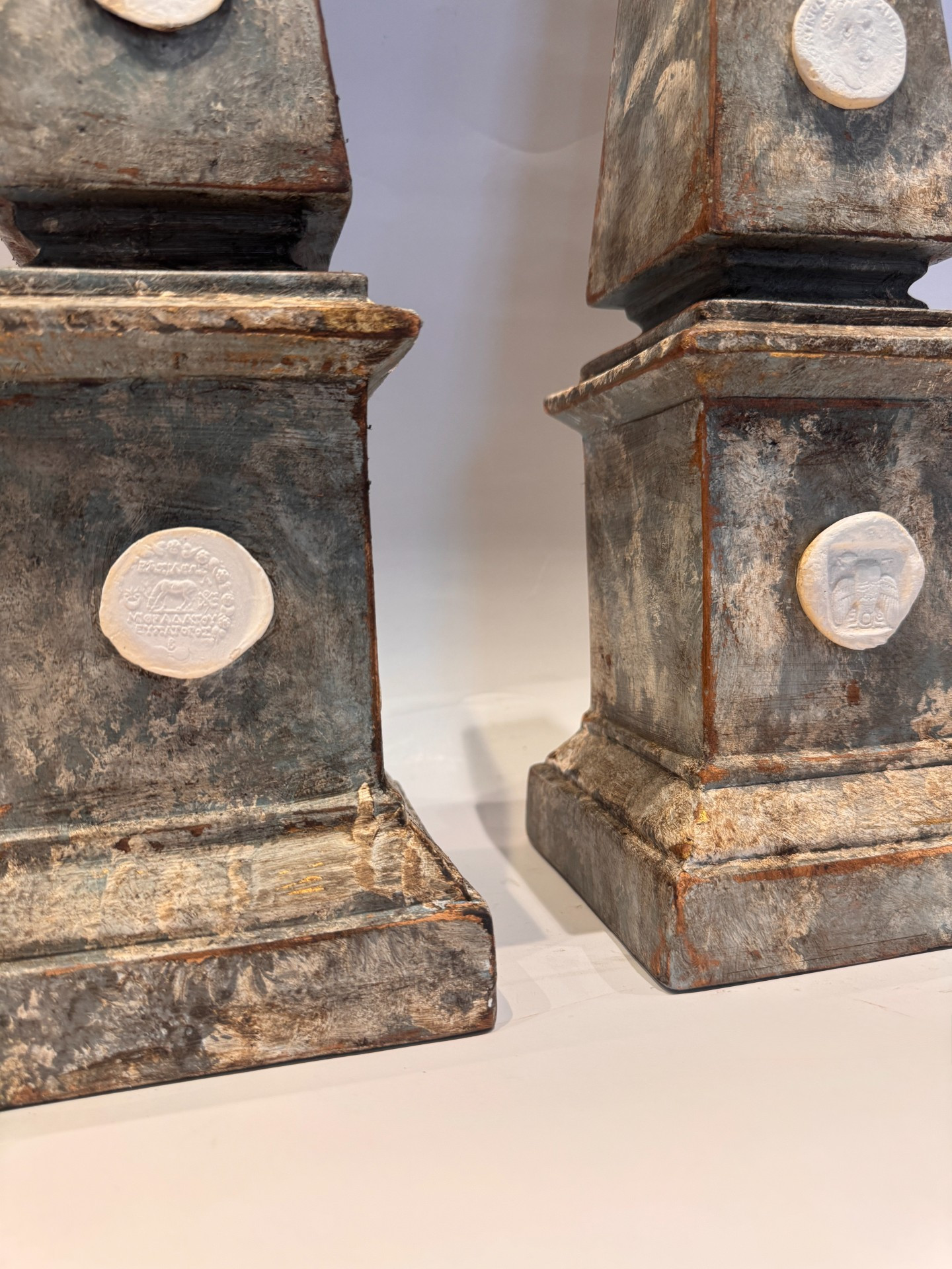 Paire d’obélisques aux intailles à l’antique du Grand Tour – Image 10
