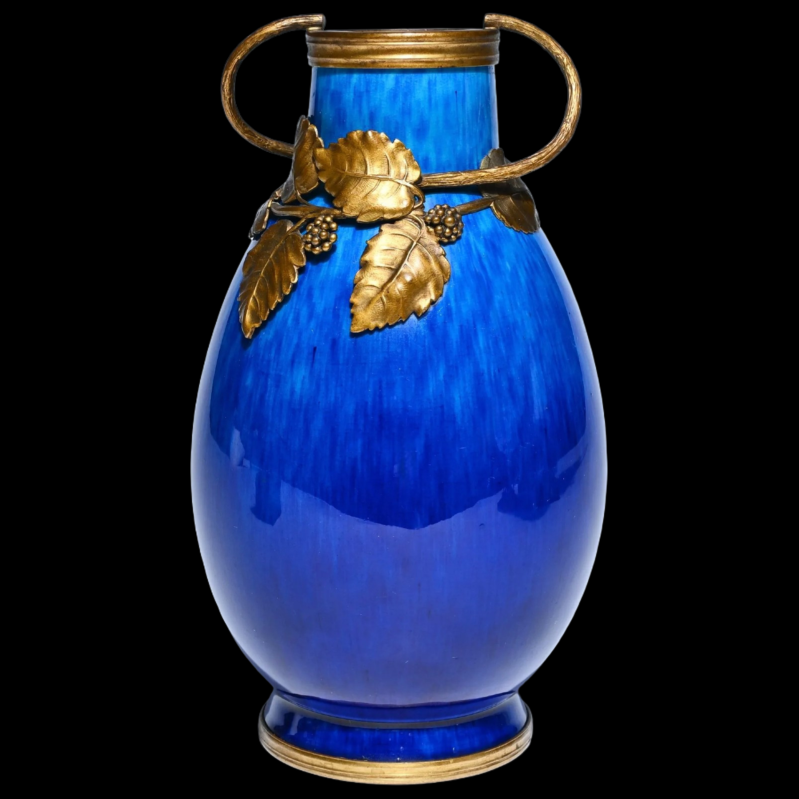 Vase en porcelaine bleue monté en bronze doré aux mures - paul milet à sevres