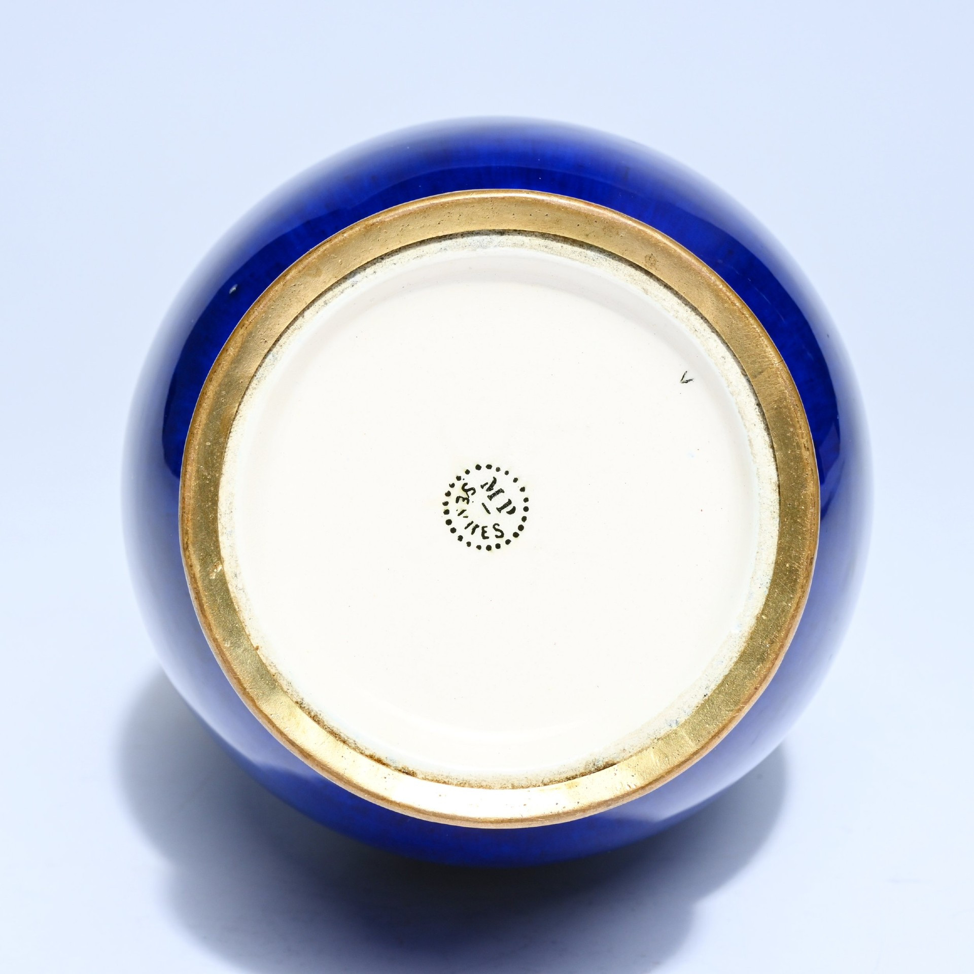 Vase en porcelaine bleue monté en bronze doré aux mures - paul milet à sevres – Image 4