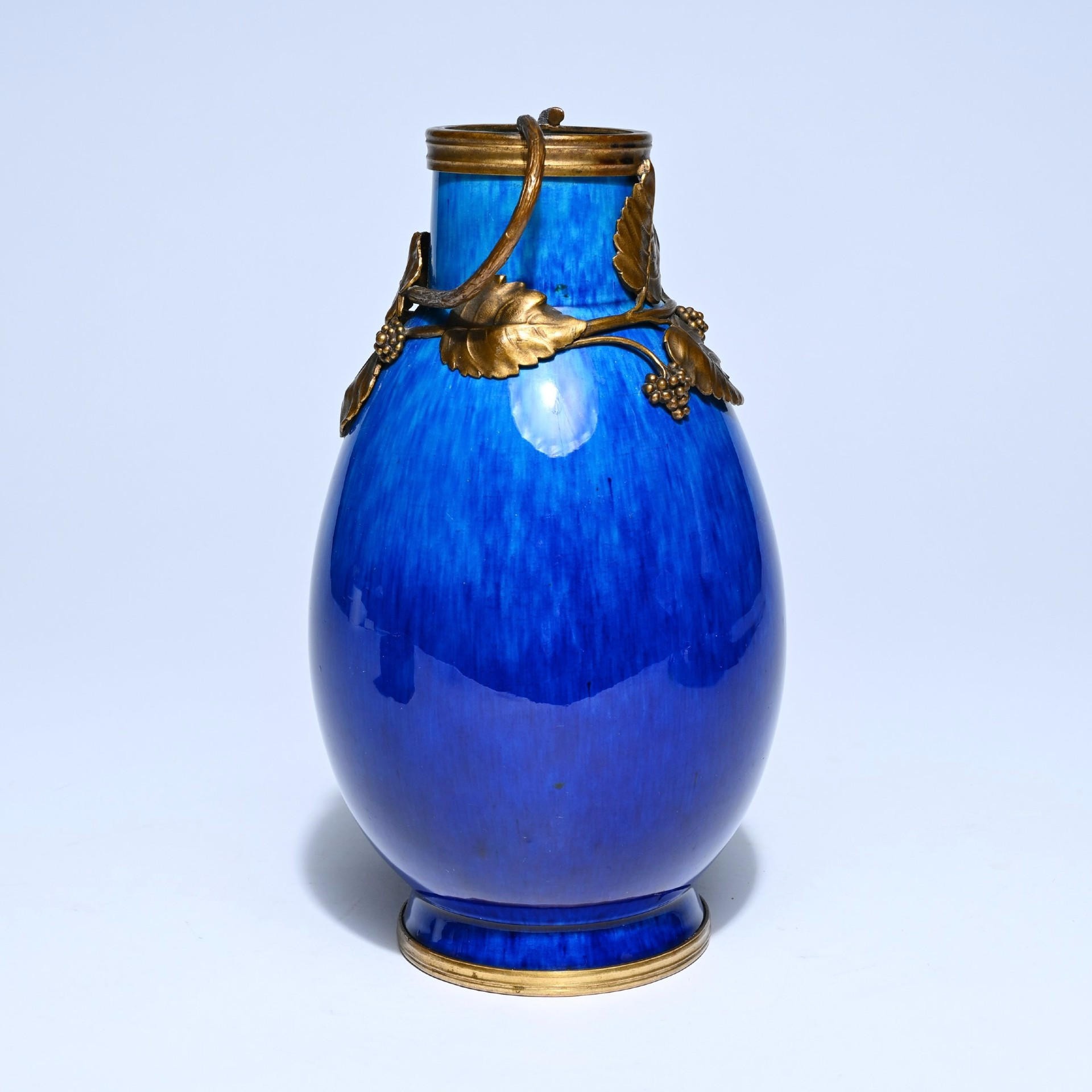 Vase en porcelaine bleue monté en bronze doré aux mures - paul milet à sevres – Image 5
