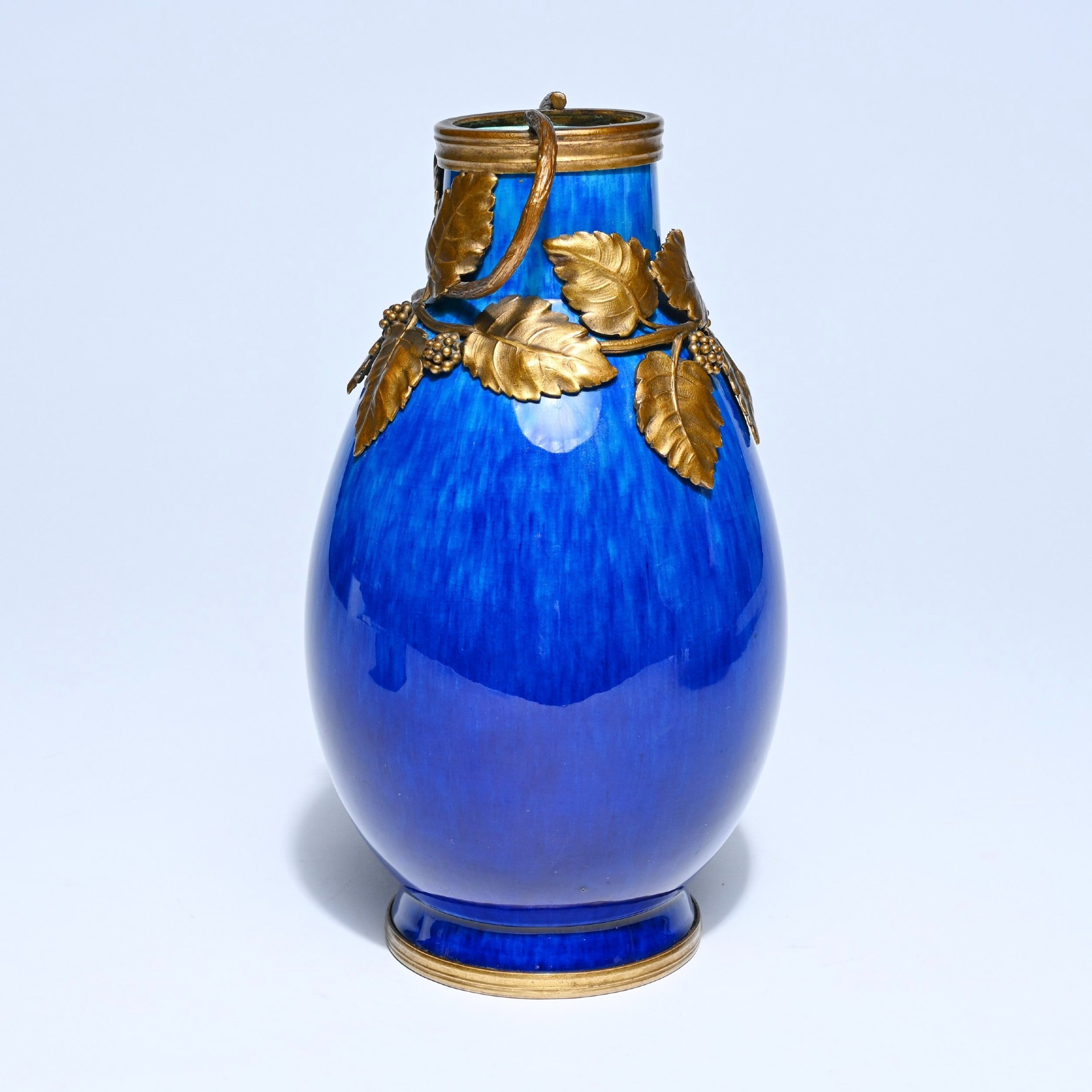 Vase en porcelaine bleue monté en bronze doré aux mures - paul milet à sevres – Image 6