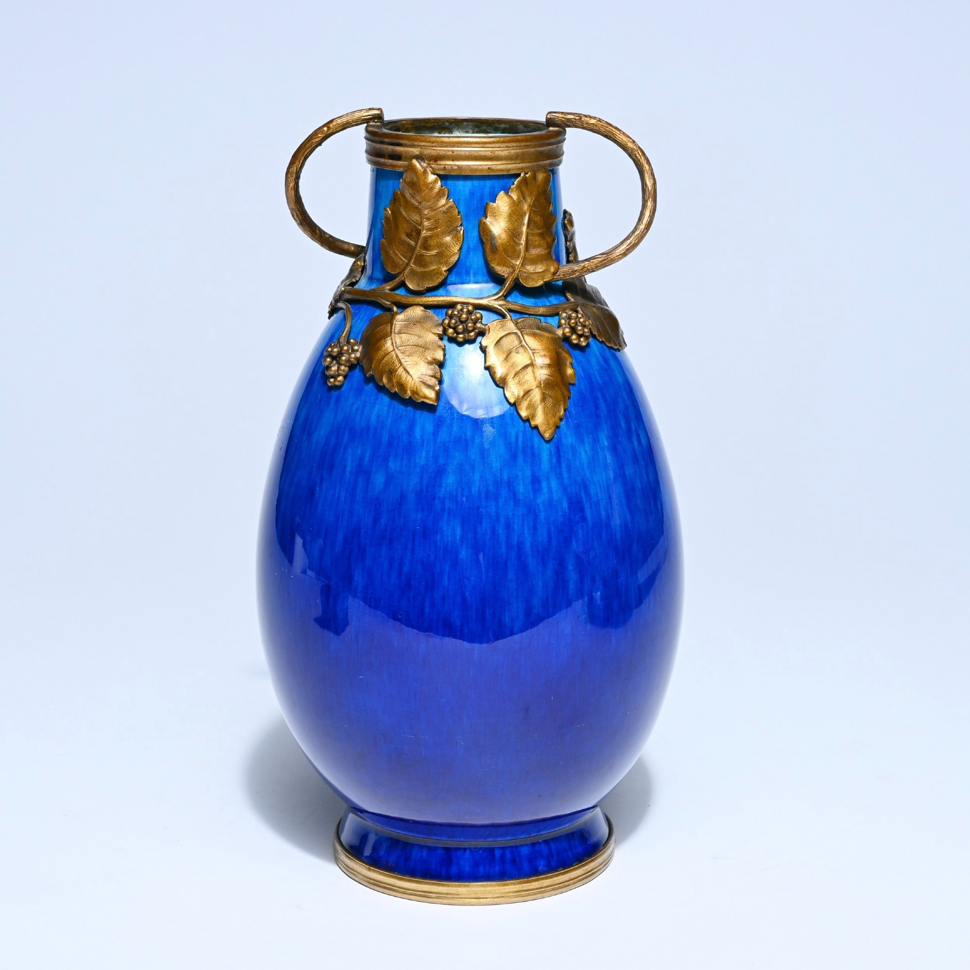 Vase en porcelaine bleue monté en bronze doré aux mures - paul milet à sevres – Image 7