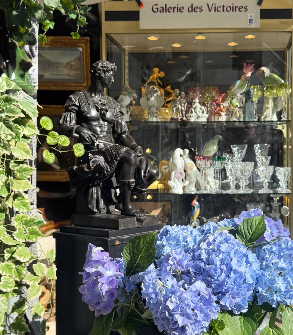 Instagram post from galeriedesvictoires. This post is in position 1.